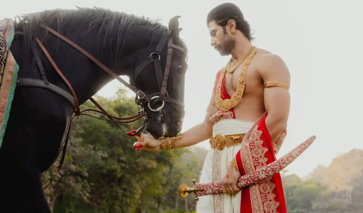 Bonalu उत्सव में शामिल हुए Vijay Deverakonda, Sandeep Reddy Vanga के साथ लाल दरवाजा मंदिर में की विशेष पूजा