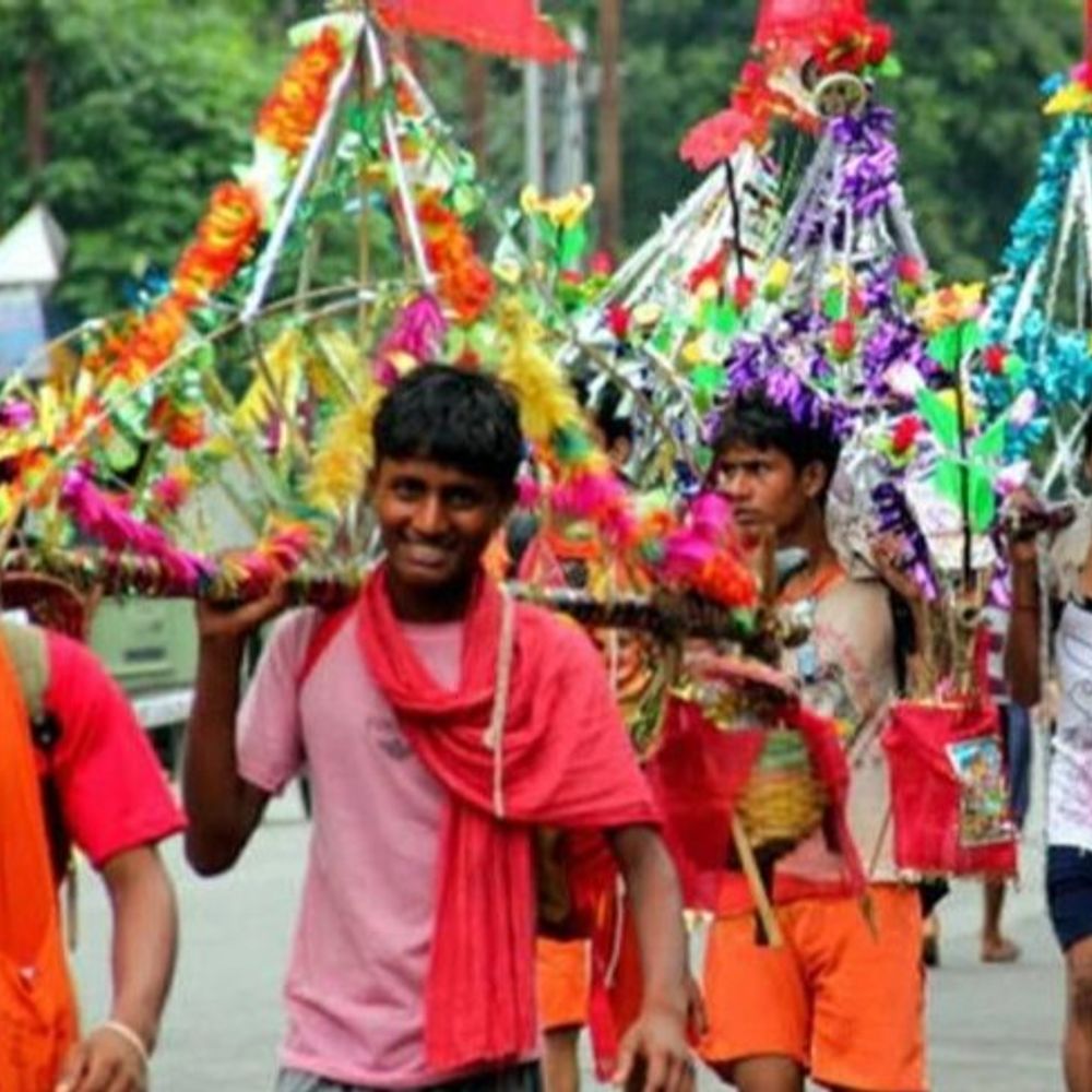 सावन में चिकन दुकानें बंद कराने का मामला हाईकोर्ट पहुंचा:कहा- कांवड़ यात्रा से अलग दुकानें भी बंद, परिवारों पर संकट, नोटिस को चुनौती