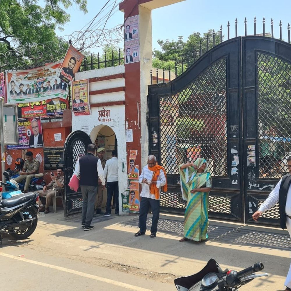 वाराणसी कोर्ट से नाबालिग के अपहरण में आरोपी को जमानत:बहला-फुसलाकर ले जाने और पॉक्सो एक्ट में केस, षड़यंत्र में फंसाने की दलील