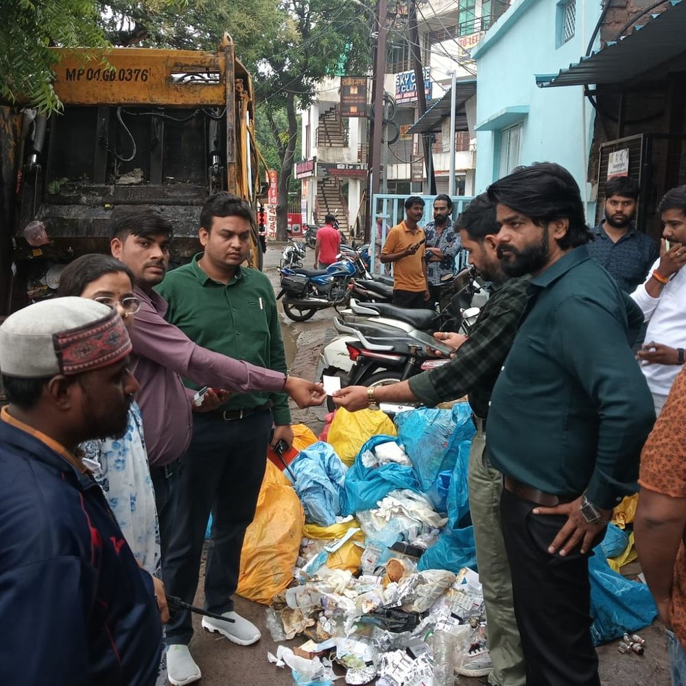 भोपाल निगम की दो बड़ी कार्रवाई:आवासीय भवन में कमर्शियल एक्टिविटी पर 400 को नोटिस; वेस्ट मिक्स कचरा देने पर जुर्माना