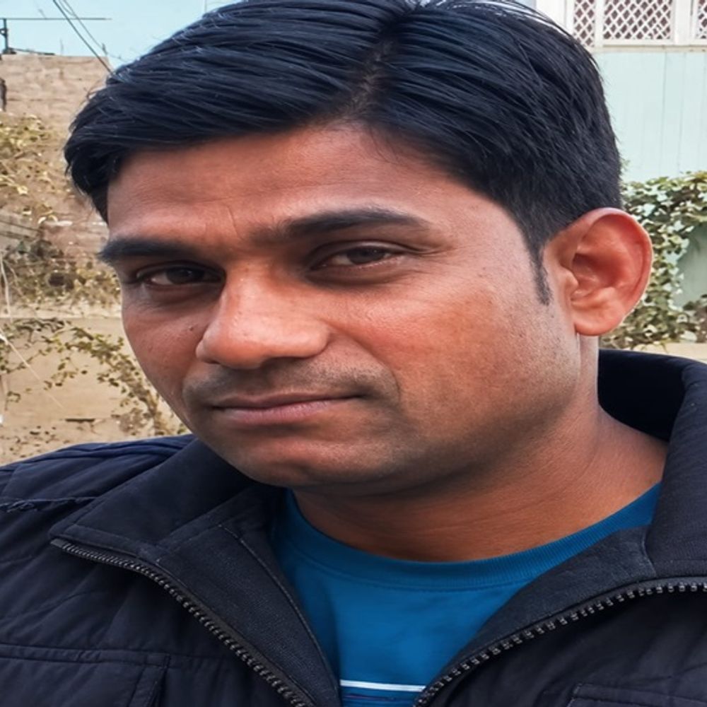 फरीदाबाद पत्नी को फोन कर आगरा नहर में छलांग लगाई:सेक्टर 15 में मोटर मकैनिक का काम, SDRF चला रही सर्च अभियान