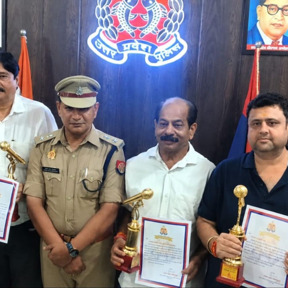 कांवड़ यात्रा में सेवा पर ट्रांसपोर्ट एसोसिएशन पदाधिकारी सम्मानित:एसपी ट्रैफिक ने ट्रक संचालन बंद रखने के लिए जताया आभार