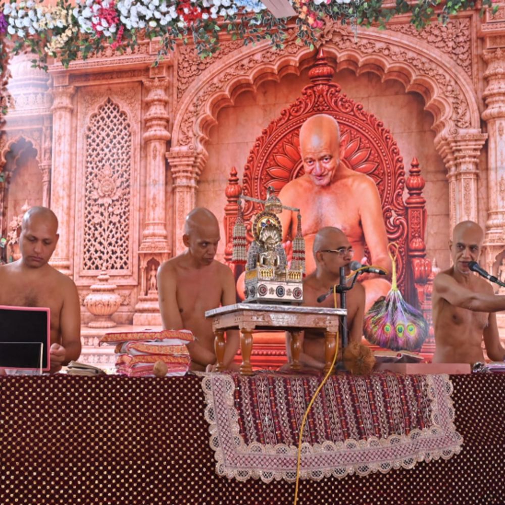 मुनि श्री पुनीत सागर बोले-एकाग्र मन मोक्ष के लिए जरुरी:प्रभु दरबार में नृत्य करना भी भक्ति का तरीका, जैन समाज का तीन दिवसीय आयोजन
