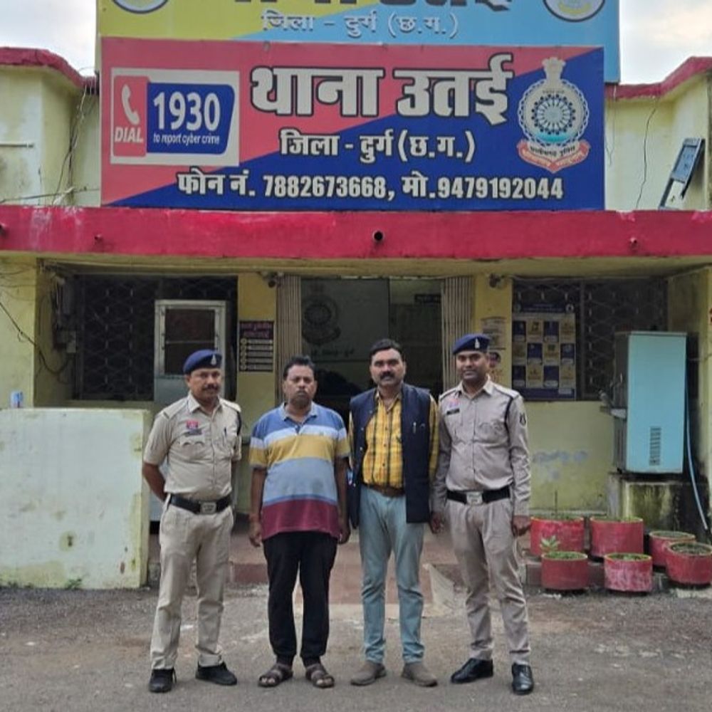 12 लाख दो, पुलिस में आरक्षक की नौकरी पक्की:3 साल बाद भी नौकरी नहीं लगी: पैसे भी नहीं लौटाए, दुर्ग पुलिस ने 2 आरोपियों को किया गिरफ्तार