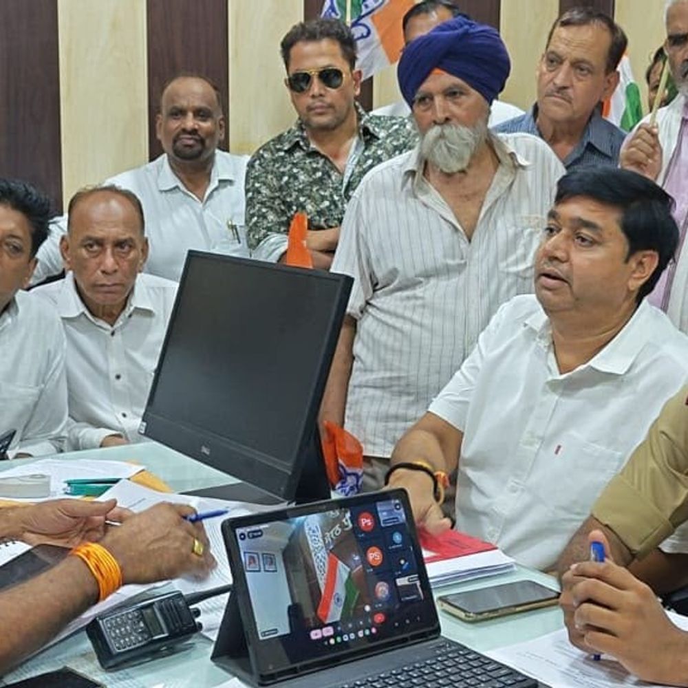 मेरठ में यूपी विधानसभा अध्यक्ष के खिलाफ थाने पहुंचे कांग्रेसी:कहा राष्ट्रगान का अपमान करने पर दर्ज हो मुकदमा