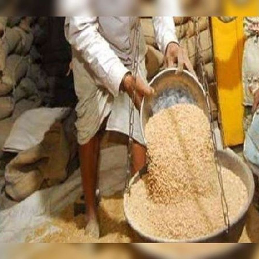 गेहूं की कालाबाजारी, 7 राशन डीलर के लाइसेंस सस्पेंड:गोदाम पर 475.78 क्विंटल गेहूं कम पाया गया, हेराफेरी करने वालों से वसूलेंगे रुपए
