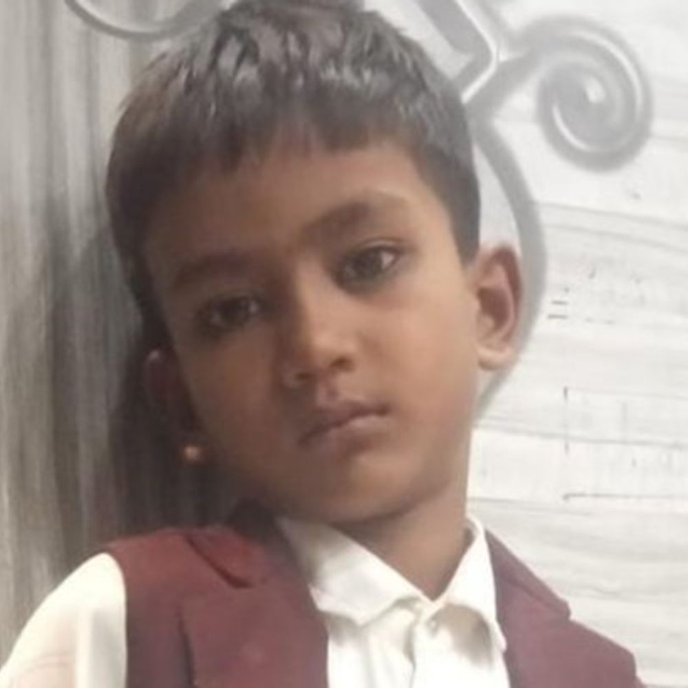 मकान की नींव के जलभराव में डूबकर मासूम की मौत:वाराणसी में खेलने निकला था बच्चा, 2 घंटे तलाश के बाद CCTV से मिला सुराग