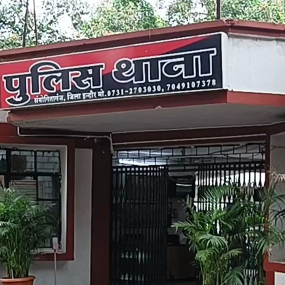 आभूषण बेचने निकले दो चोर पकड़ाए…30 लाख का माल बरामद:दो महीने पहले संयोगितागंज में की थी चोरी, CCTV और CCТNS डेटा से आरोपियों तक पहुंची पुलिस