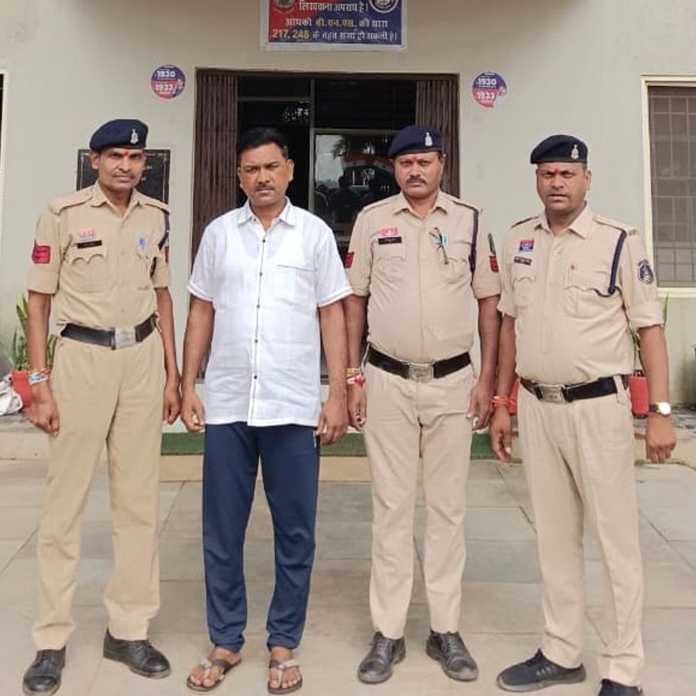 अधिकारी से पहचान बताकर नगर-सेना में नौकरी का झांसा:15 किस्तों में 6.30 लाख लिए, नौकरी नहीं लगी तो रकम लौटाने से भी किया इनकार