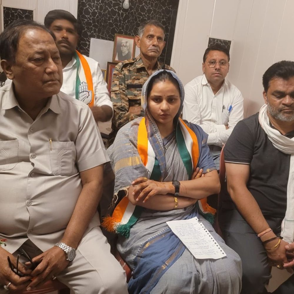 सांसद संजना बोलीं-पदाधिकारियों का चयन कार्यकर्ताओं की राय से होगा:आगरा में कांग्रेस के संगठन सृजन अभियान में फीडबैक लिया