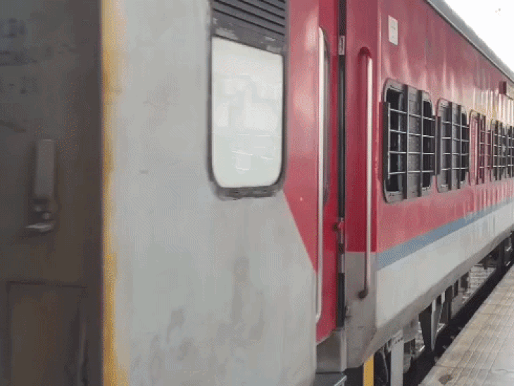 रेलवे ब्लॉक से उदयपुर रूट की ट्रेनों पर पड़ेगा असर:ट्रैक मरम्मत के कारण रद्द और डायवर्ट रहेंगी उदयपुर से जुड़ी ट्रेनें, रेलवे ने जारी किया नया शेड्यूल