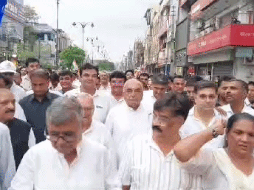 रोहतक में भाजपा के खिलाफ कांग्रेस ने निकाला रोष मार्च:अंबेडकर चौक से बापू पार्क तक की नारेबाजी, भूपेंद्र हुड्डा हुए शामिल