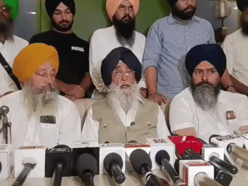 अमृतसर में प्रेस कॉन्फ्रेंस के दौरान चंडीगढ़ प्रदर्शन:फतेहगढ़ साहिब घटना और बंदी सिंहों की रिहाई को लेकर सिमरनजीत मान ने उठाए गंभीर सवाल