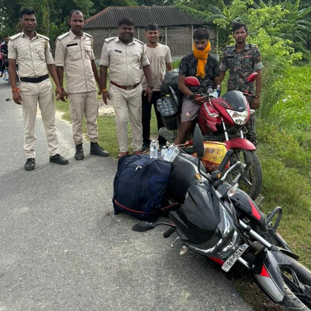 उत्पाद विभाग ने दो शराब तस्करों को गिरफ्तार किया:मधुबनी में 865 लीटर नेपाली शराब, स्कॉर्पियो और दो मोटर साइकिल जब्त की