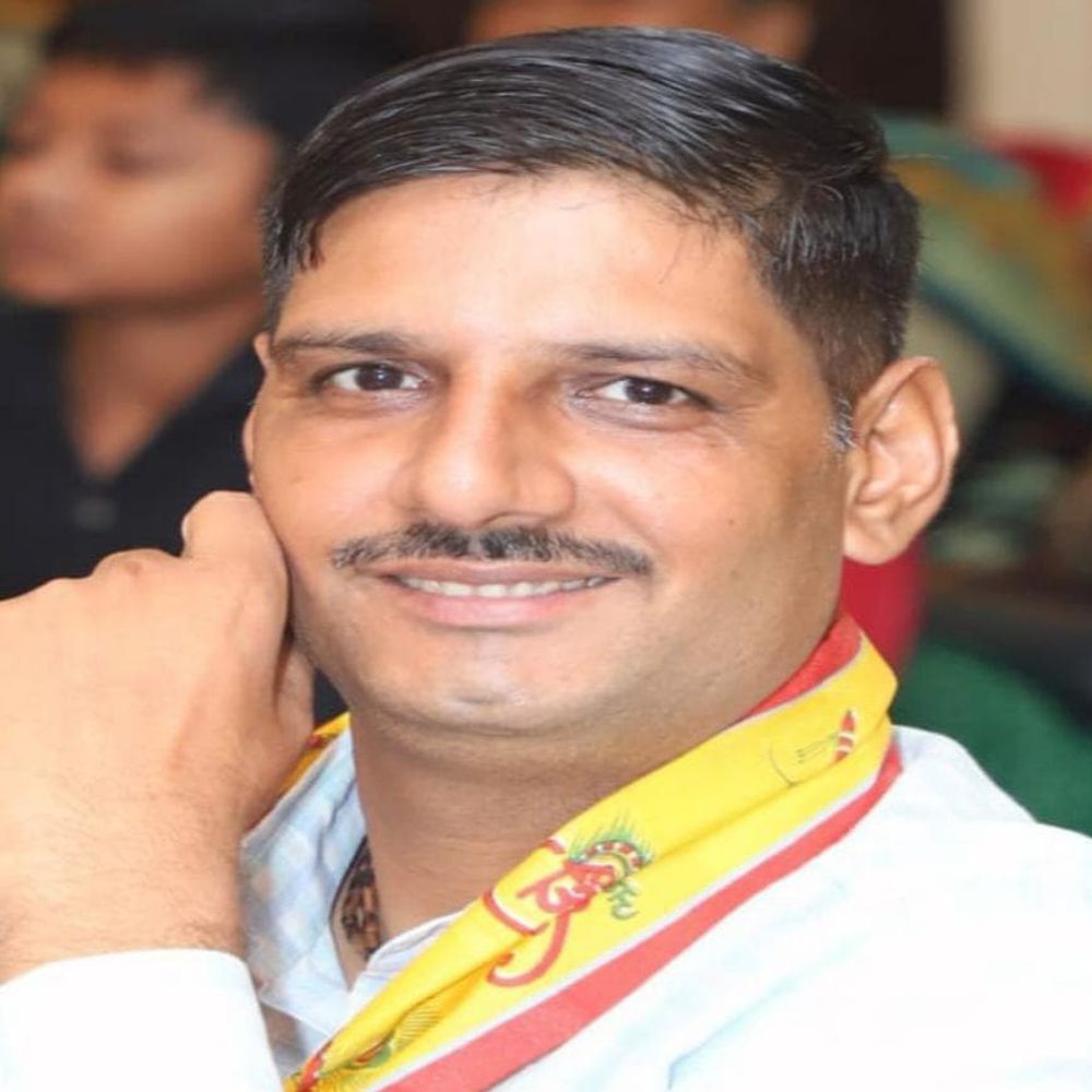 हास्य कवि सम्मेलन 18 को:दाऊ जी महाराज के मेले में रचना सुनाएंगे गोपाल चतुर्वेदी, रेनू उपाध्याय और अक्षय चतुर्वेदी
