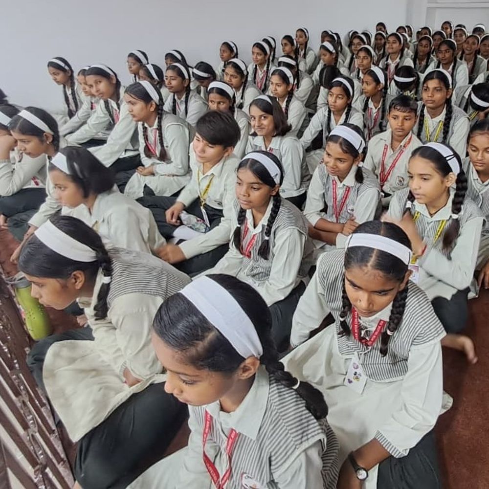 बुलंदशहर में भगत सिंह की 119वीं जयंती मनाई गई:छात्रों ने देशभक्ति गीत और नाटक से दी श्रद्धांजलि, प्रधानाचार्या ने बताया सोच