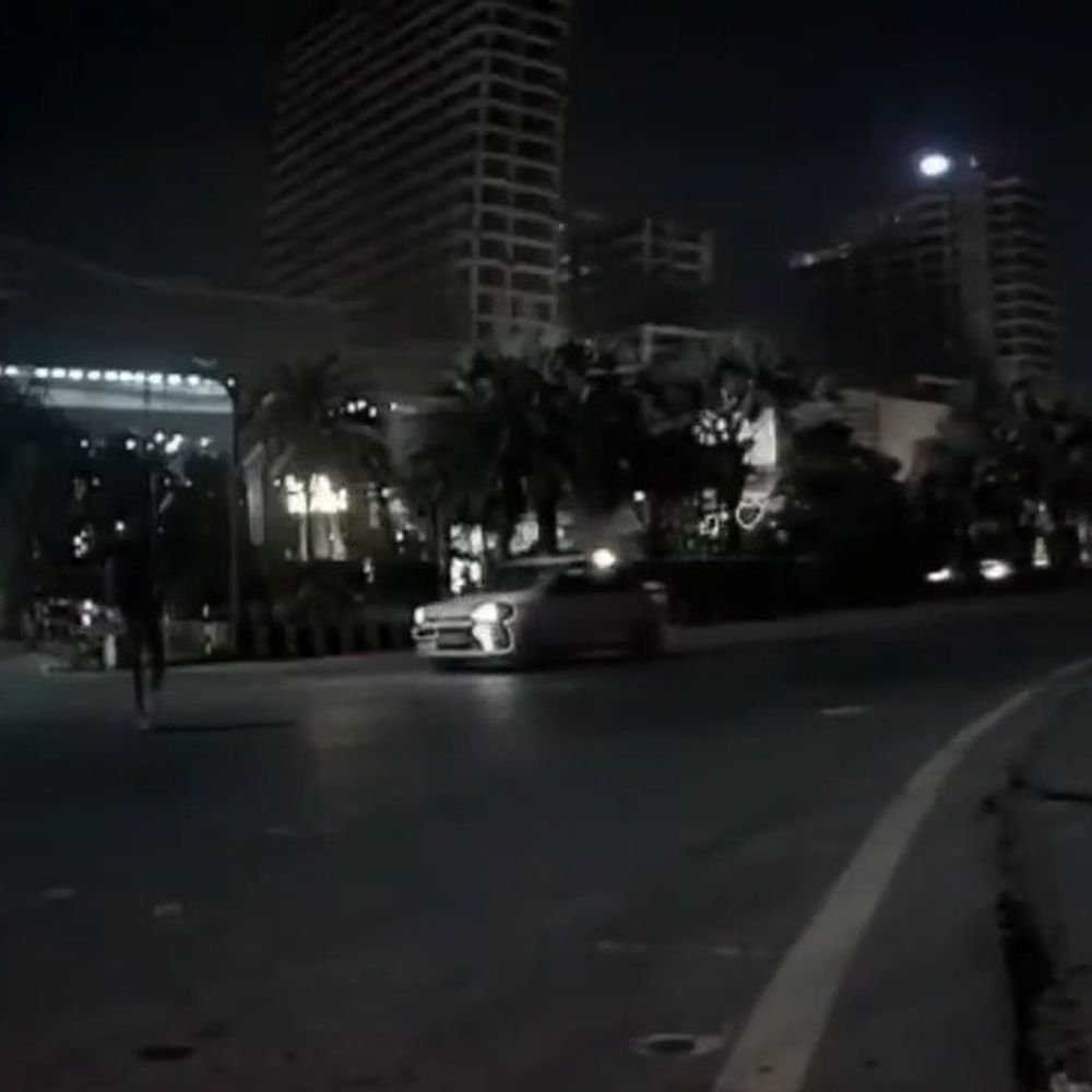 ग्रेटर नोएडा में युवक को टक्कर मार फरार हुई कार:सीसीटीवी फुटेज से पकड़ा गया टाटा पंच का ड्राइवर, घायल अस्पताल में भर्ती