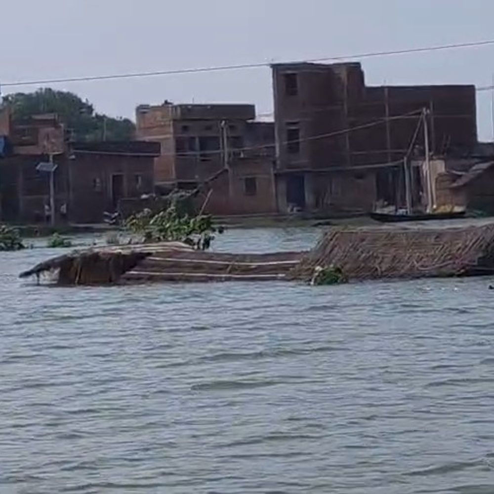 कैमूर में करमचट-मूसाखाड़ बांधों से छोड़ा पानी:दुर्गावती-कर्मनाशा नदियां उफान पर, दर्जनों गांव जलमग्न, किसानों की फसलें डूबीं