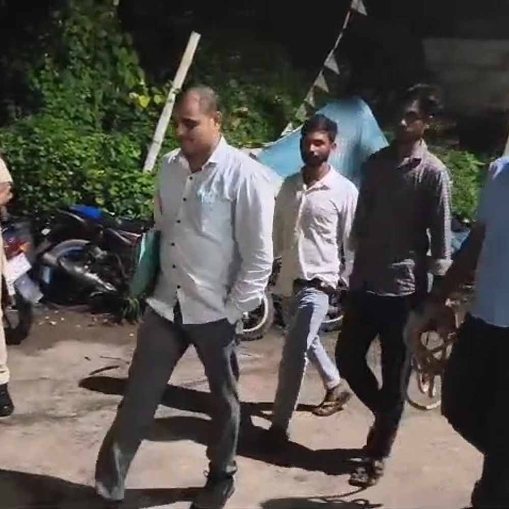 नाबालिग से दुष्कर्म के आरोपी को मोहनिया से दबोचा:सतबरवा थाने में BNS की धारा के तहत दर्ज था केस, FIR