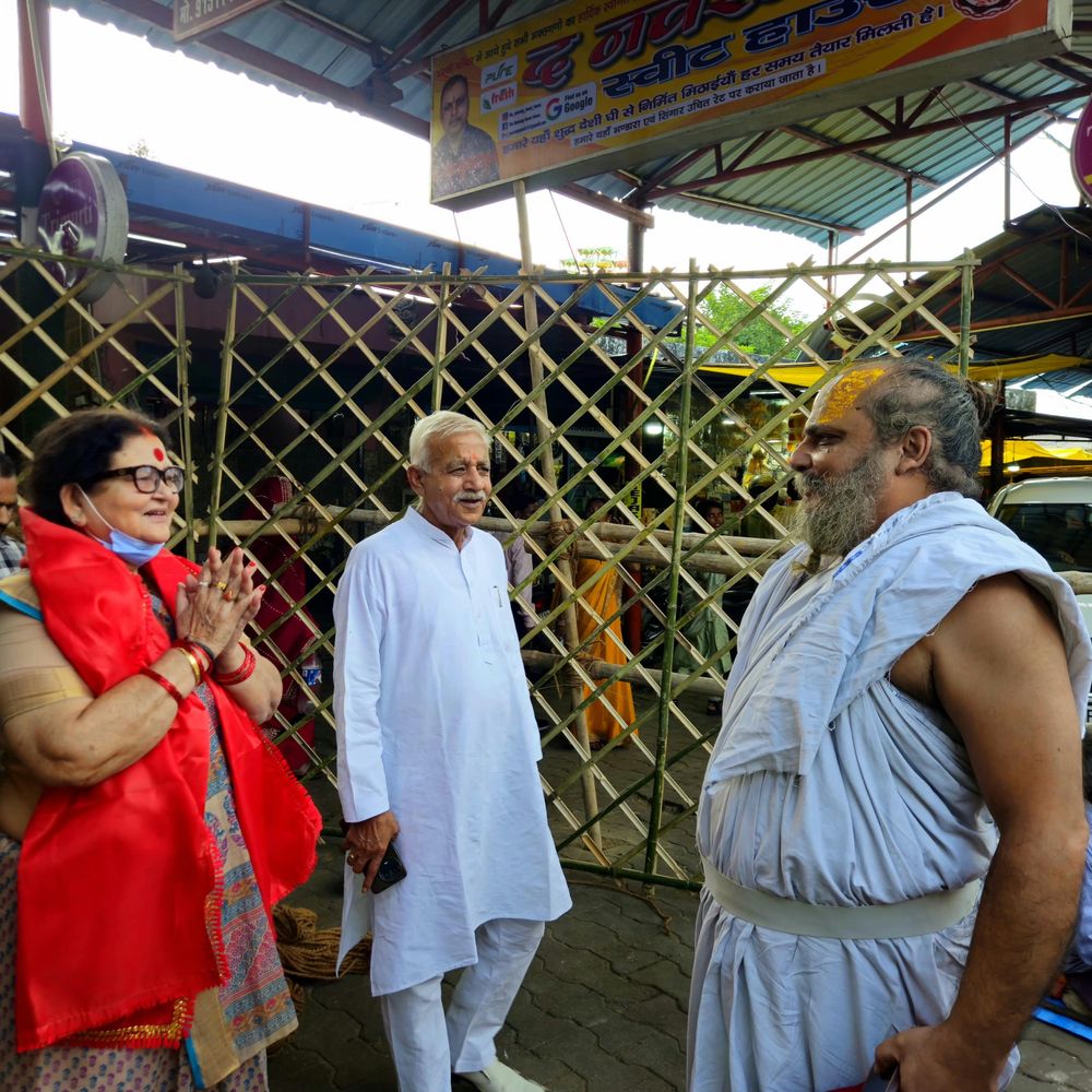 बढ़वा मंगल से पहले मेयर ने मंदिर का निरीक्षण किया:पनकी मंदिर मे श्रद्धालुओं की सुविधा और सुरक्षा व्यवस्थाएं दुरुस्त रखने के निर्देश दिए