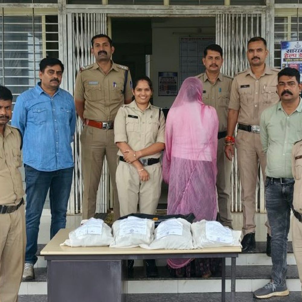 58 लाख की अफीम के साथ महिला तस्कर गिरफ्तार:नीमच सिटी पुलिस ने 11 किलो 700 ग्राम अफीम जब्त की, सप्लायर फरार
