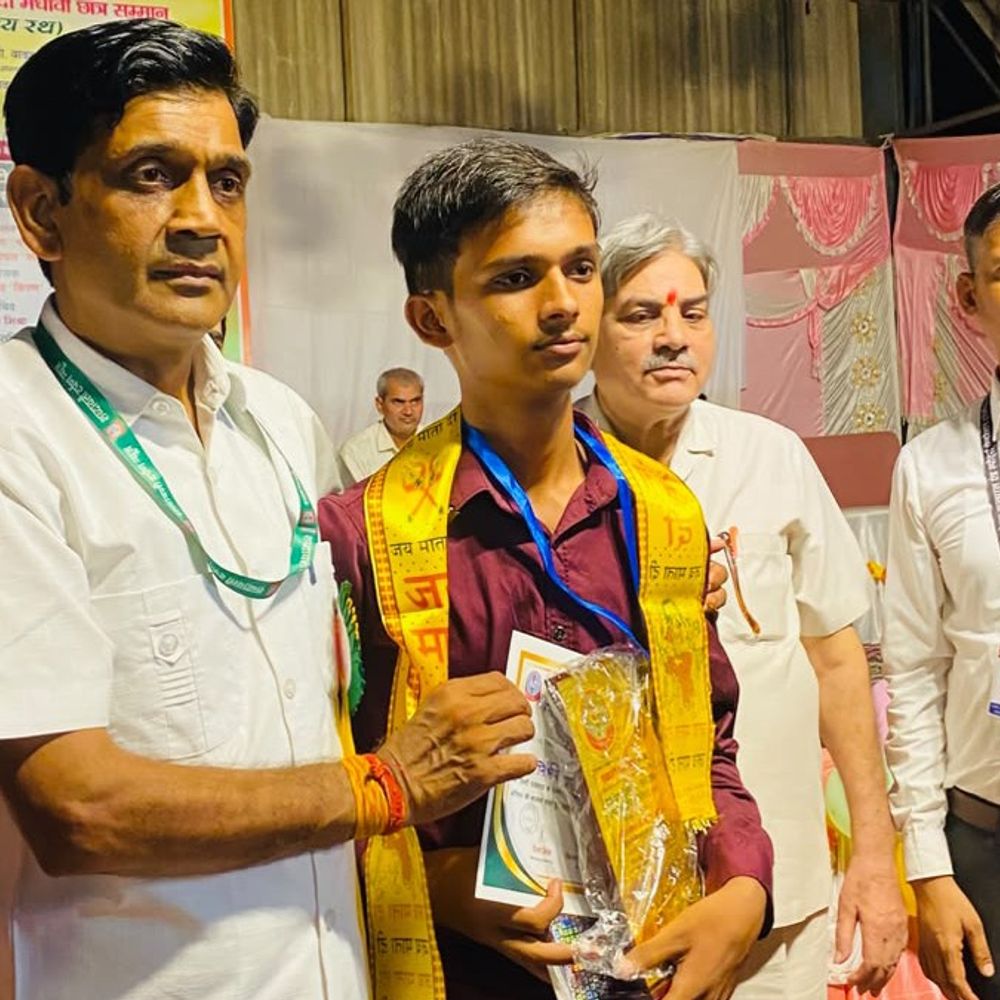 हिंदी पढ़ाओ संस्कृति बचाओ अभियान:बरेली में राष्ट्रीय कवि सम्मेलन, हिंदी प्रतिभाओं के सम्मान के साथ गूंजीं काव्य रचनाएं