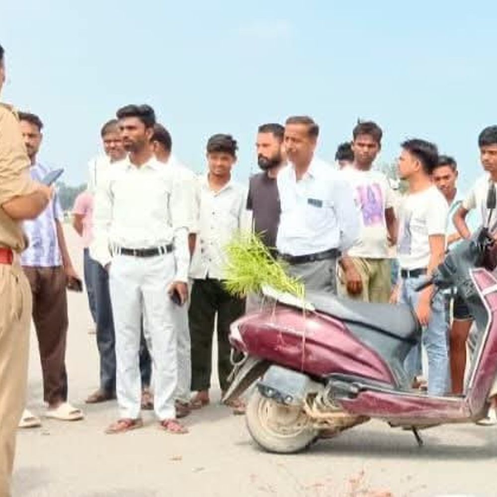 हरदोई में वाहन की टक्कर से प्रधानाध्यापक की मौत:स्कूटी से लौटते समय टोंडरपुर फ्लाईओवर के पास हादसा, पुलिस खंगाल रही सीसीटीवी
