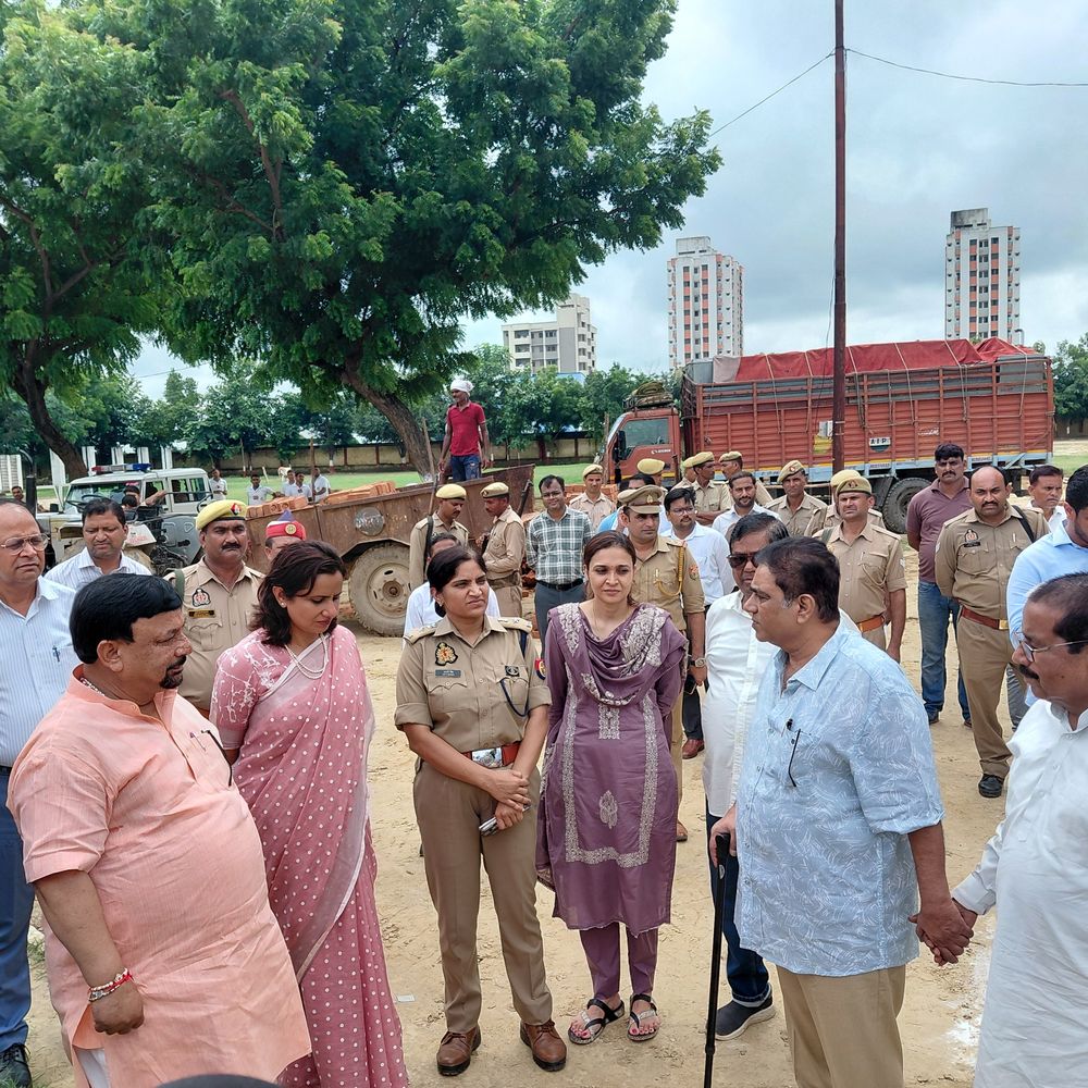 फर्रुखाबाद में कल एक दिवसीय दौरे पर आएंगे सीएम योगी:बाढ़ पीड़ितों को बांटेंगे राहत सामग्री, पुलिस लाइन में तैयार हो रहा मंच