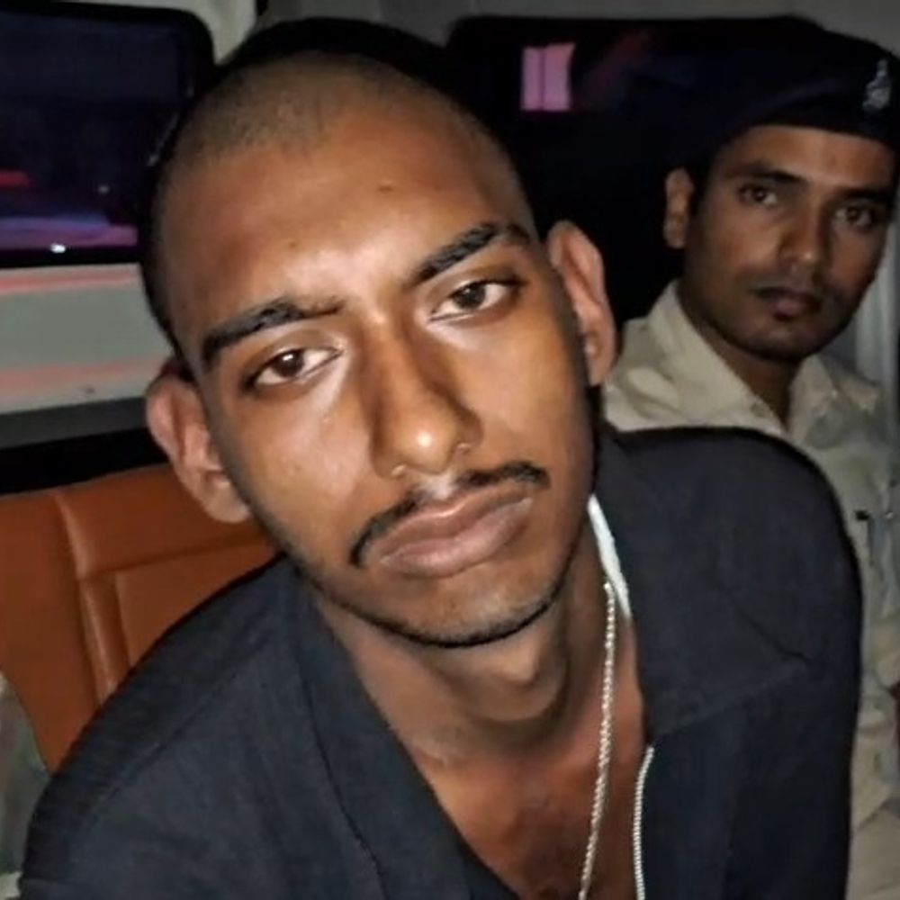 CSP संचालक से 3 लाख लूट का आरोपी गिरफ्तार:औरंगाबाद में वारदात कर भागा था बदमाश, मोहनिया से पकड़ाया; बाइक बरामद