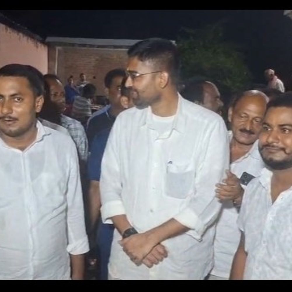 पंचायती राज मंत्री दीपक प्रकाश बांका पहुंचे:कर्मा पंचायत में मुखिया प्रतिनिधि के घर कार्यकर्ताओं से की मुलाकात