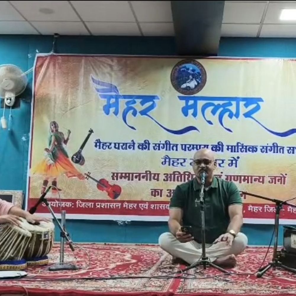 मैहर मल्हार में एसपी ने गाया ‘सांसों की माला’ गीत:संगीत प्रेमियों का दिल जीता; संगीत महाविद्यालय में सजी शाम