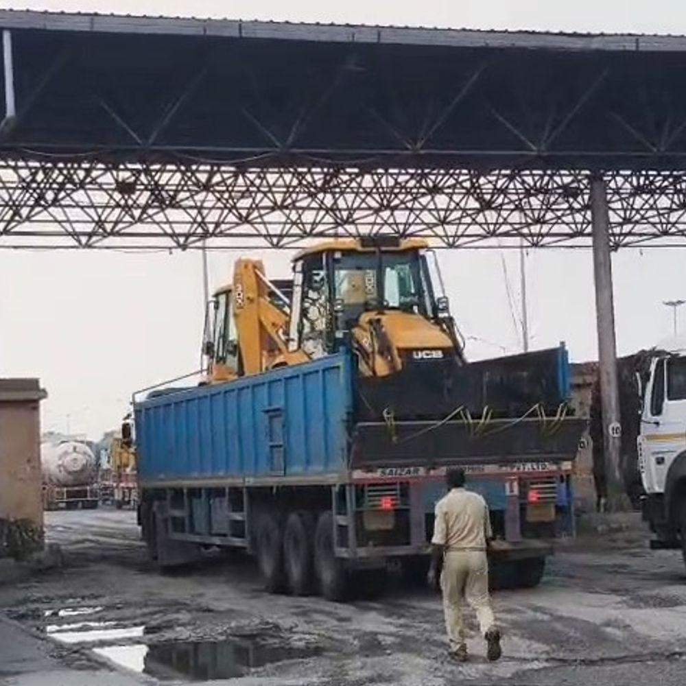 मोहनिया बॉर्डर पर ट्रक ड्राईवरों से अवैध वसूली:कोलकाता जा रहे ड्राईवर का आरोप, 5000 के चालान पर 1000 रुपए अतिरिक्त मांगे