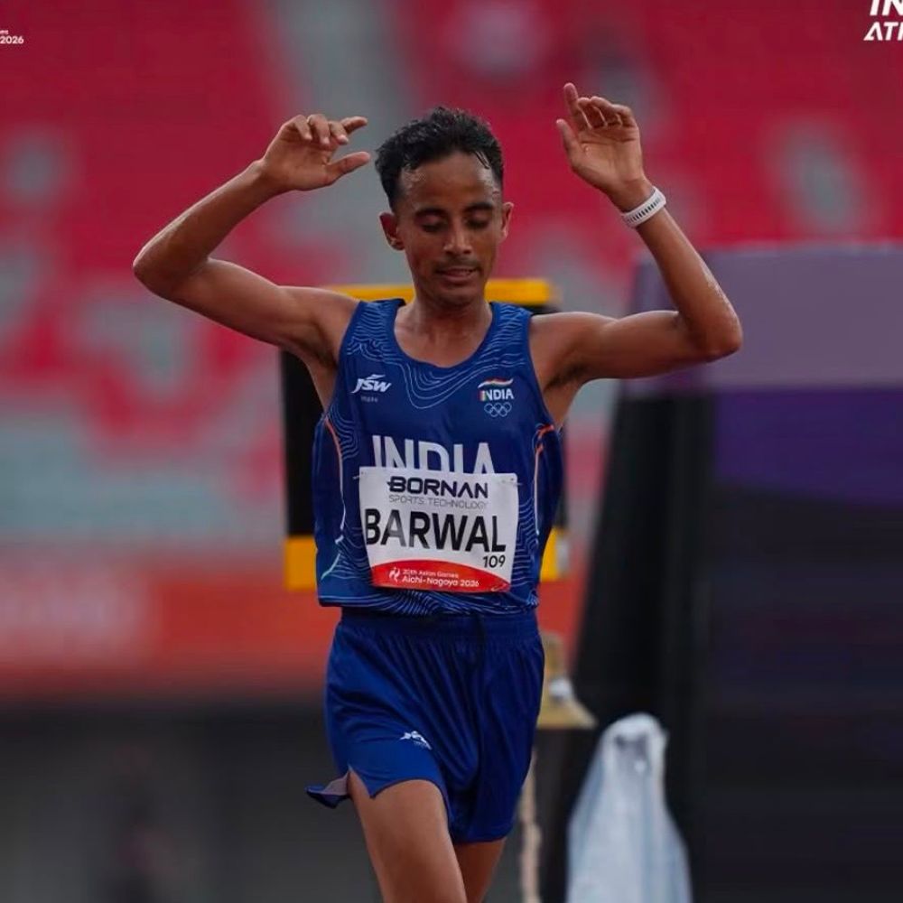 हिमाचल के सावन बरवाल ने सिल्वर मेडल जीता:2.11 घंटे में 42.196 किमी दौड़ की पूरी; भारत को 44 साल बाद मिला मेडल