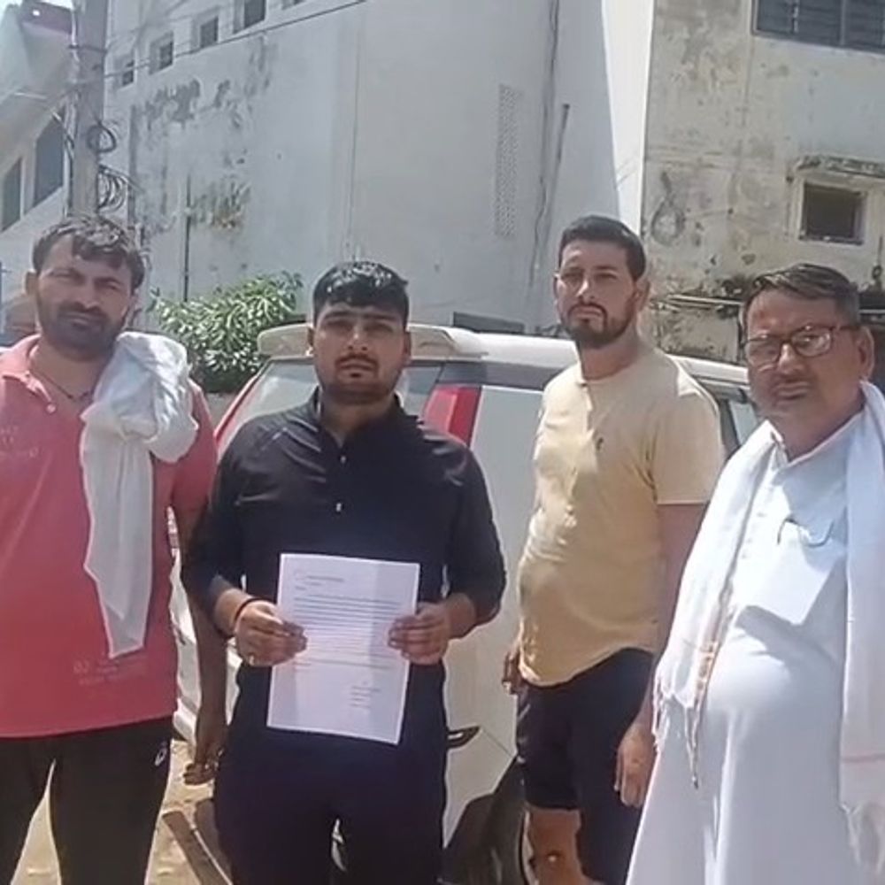 बागपत में जमीन विवाद: युवक ने एसपी से लगाई गुहार:झूठे मुकदमे में फंसाने का आरोप, निष्पक्ष जांच और सुरक्षा की मांग