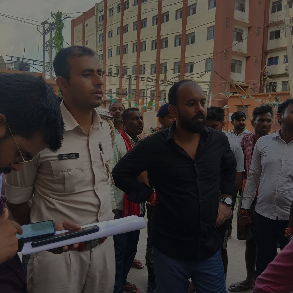 शिवपुर श्मशान घाट के पास युवक का शव मिला:बेतिया में 6 घंटे तक पोस्टमार्टम नहीं, GMCH पहुंचे कांग्रेस विधायक ने जताई नाराजगी