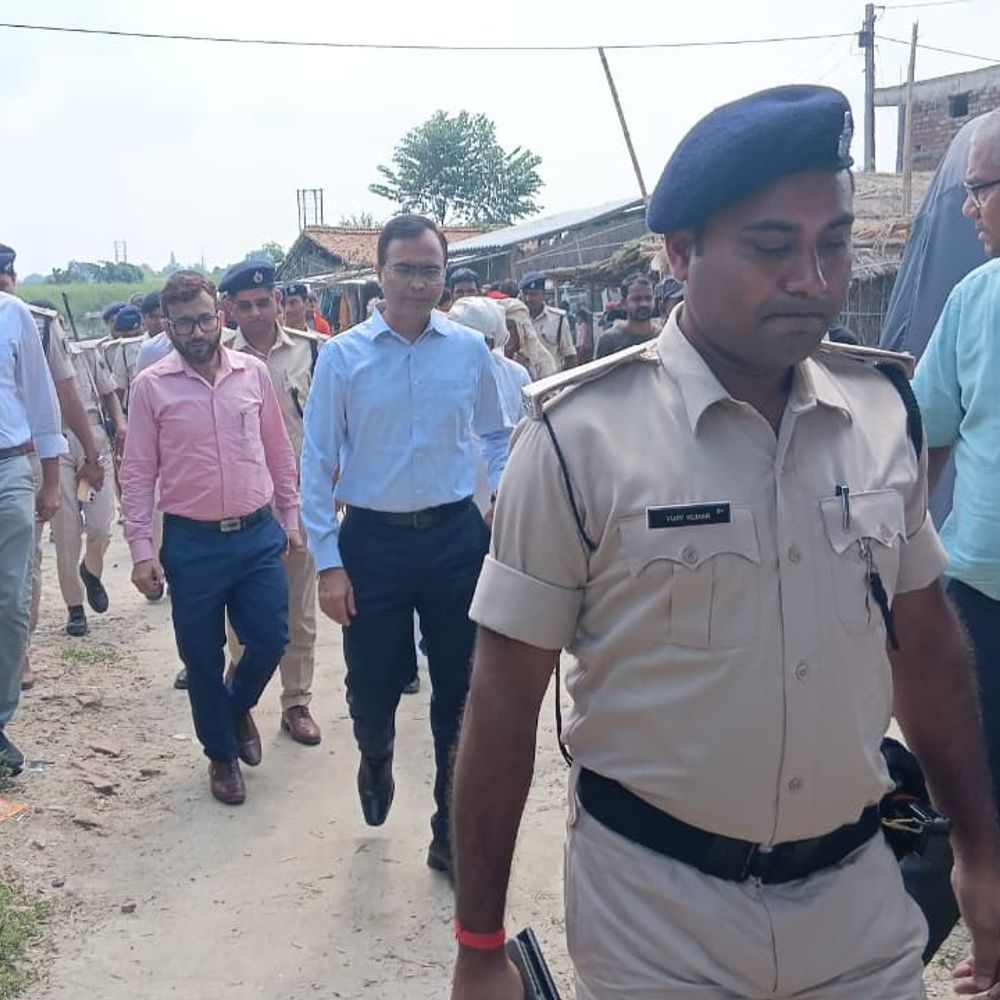 खगड़िया में मछुआरों से मिले DM:मछली उत्पादन और आय बढ़ाने पर हुई बात; मछली बीज-बाजार व्यवस्था की मांग
