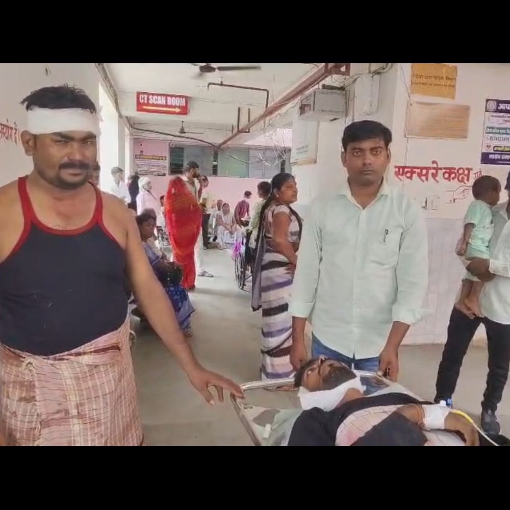 पुश्तैनी जमीन पर मकान बनाने को लेकर खूनी संघर्ष:दोनों पक्षों के 7 लोग घायल, 3 मेडिकल कॉलेज रेफर; एक पक्ष की शिकायत पर 5 के खिलाफ केस
