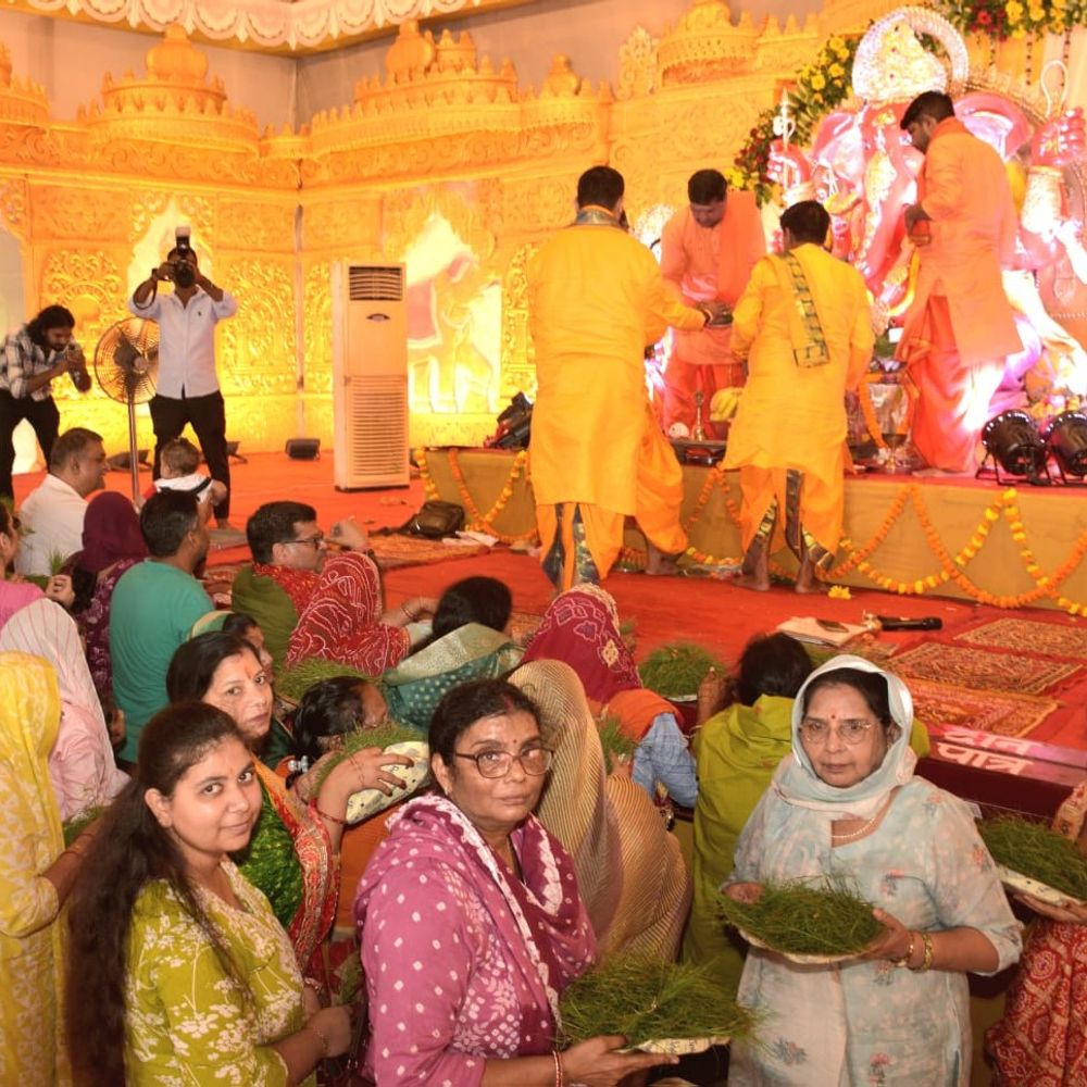 लखनऊ के झूलेलाल घाट पर गणेश उत्सव:बप्पा के दर्शन के लिए उमड़ी भीड़, भजन संध्या और नृत्य-नाटिकाएं भी हुईं