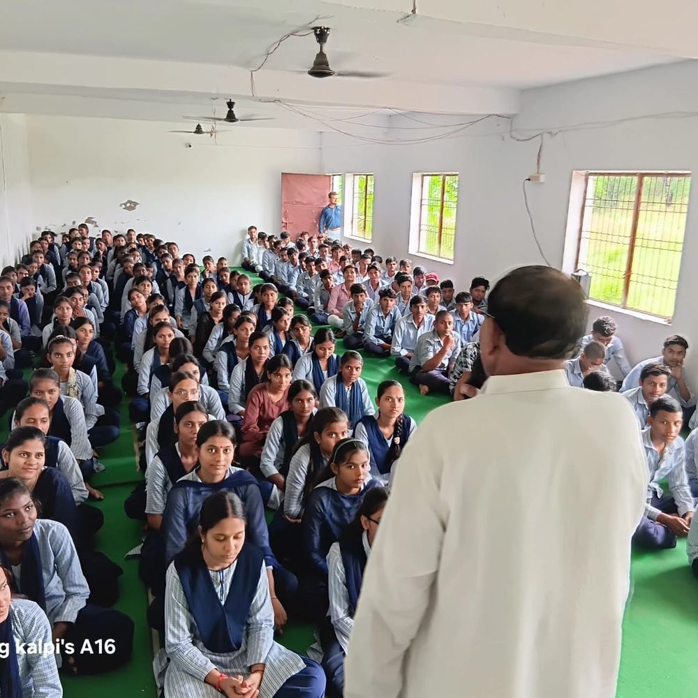 जालौन के स्कूल में ‘युवा संवाद’ कार्यक्रम:राष्ट्र निर्माण व चरित्र निर्माण पर दिया जोर