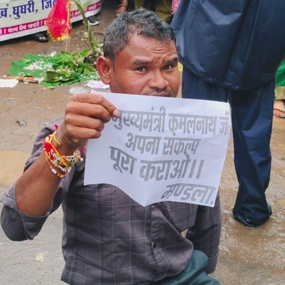 बारिश में अतिथि शिक्षकों ने निकाली रैली:महिला शिक्षकों ने धरना स्थल पर की हलषष्ठी पूजा, नियमितीकरण सहित ठोस निर्णय की मांग