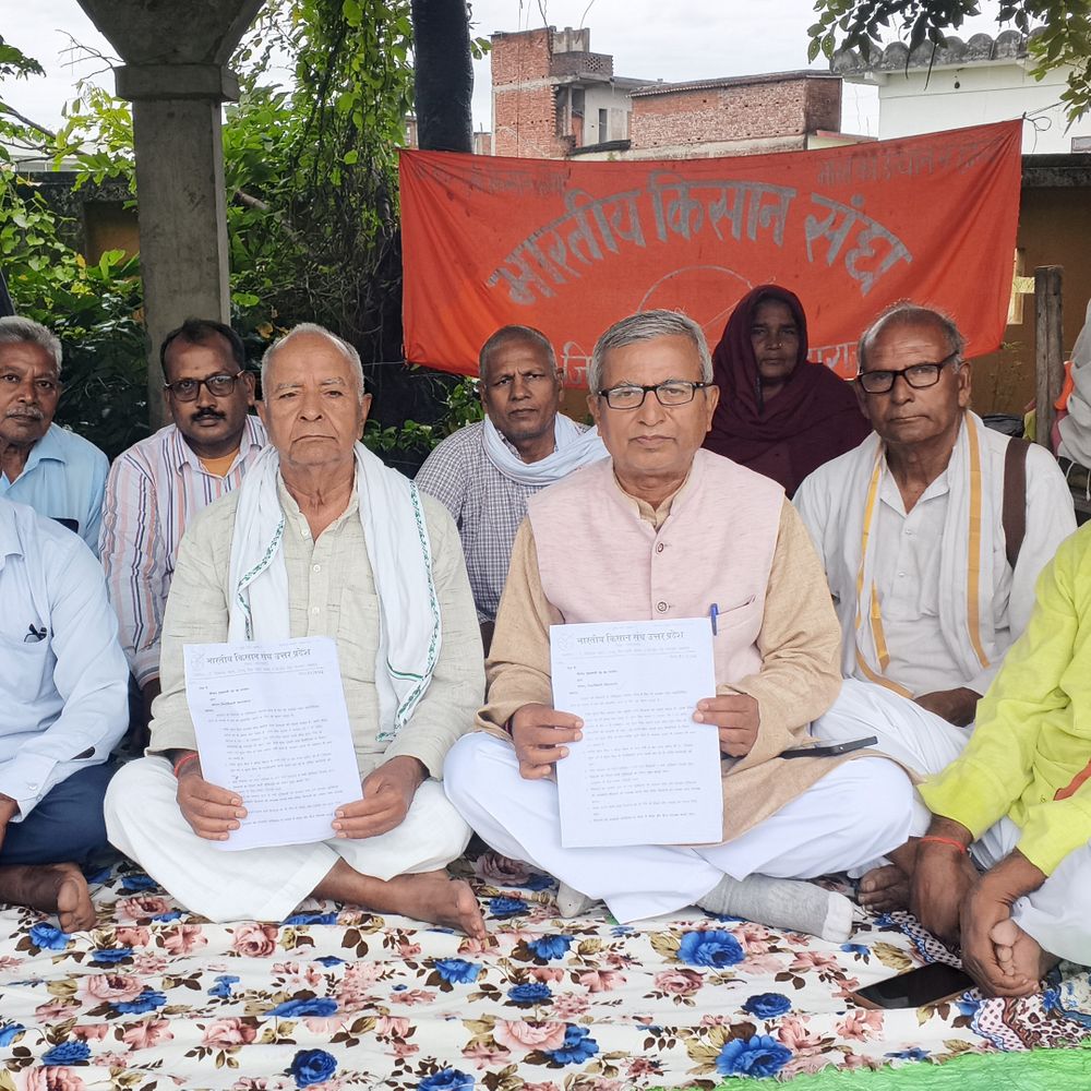 गणेश शुगर मिल चलाने समेत 11 मांगों को लेकर किसानों:महराजगंज में डीएम के जरिए मुख्यमंत्री को भेजा ज्ञापन, गन्ना मूल्य 600 रुपये प्रति क्विंटल करने की भी मांग