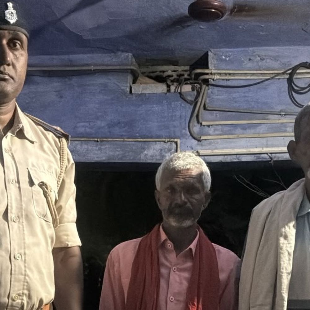 घोसवरी में भैंस चोरी के दो वारंटी गिरफ्तार:लंबे समय से फरार चल रहे थे, पुलिस ने गोसाई गांव से पकड़ा