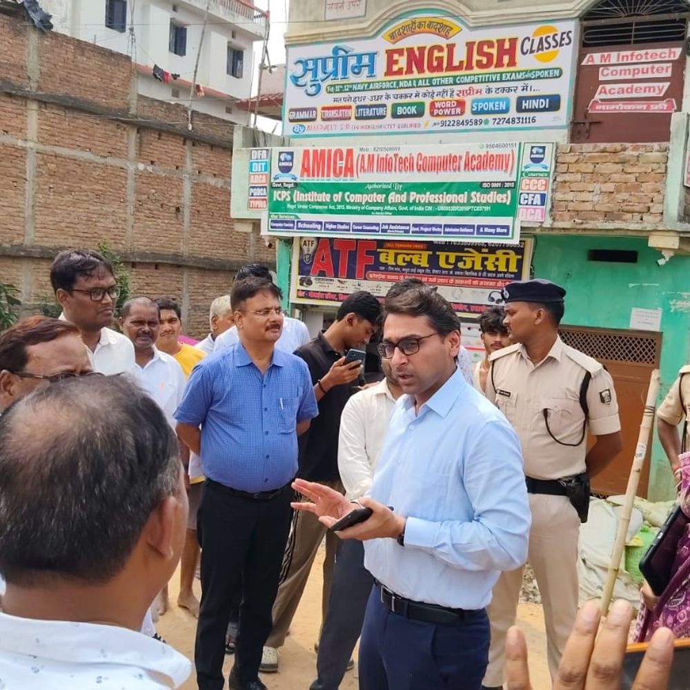 DM बोले-‘2 दिनों में अतिक्रमण वाले स्थानों की पहचान करें’:सीतामढ़ी में रिंगबांध सड़क चौड़ीकरण पर प्रशासन सख्त