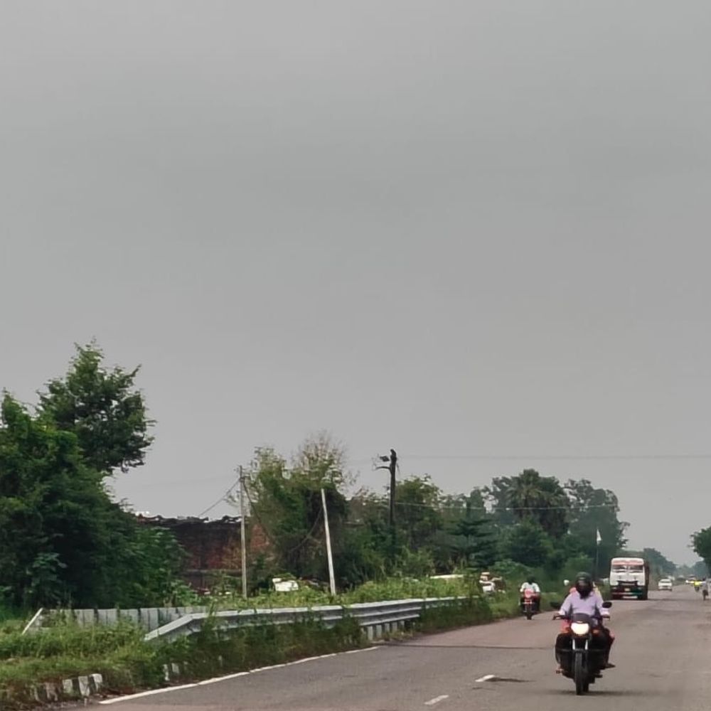 आजमगढ़ में सोमवार को आस्मान में छाए बादल:रविवार शाम को भी हुई थी जिले में बारिश, आज भी बारिश का अलर्ट