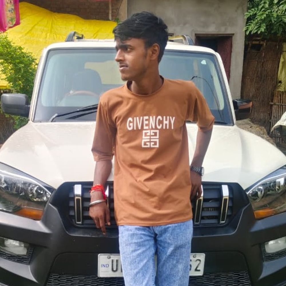 मुजफ्फरपुर में ट्रेन से गिरकर कैमूर के किशोर की मौत:ट्रैक बदलते ही ट्रेन में लगा जोरदार झटका, हाथ छूटा और पुल के नीचे गिरा