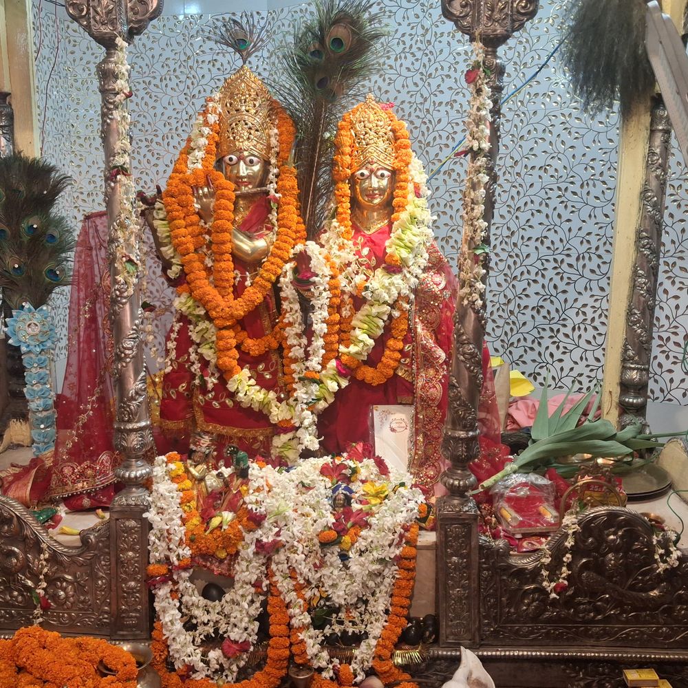 मुजफ्फरपुर में जन्माष्टमी की धूम:100 साल पुराने मंदिर में खास तैयारी; वाराणसी के वस्त्रों से होगा राधा-कृष्ण का श्रृंगार, बाजारों में बढ़ी रौनक