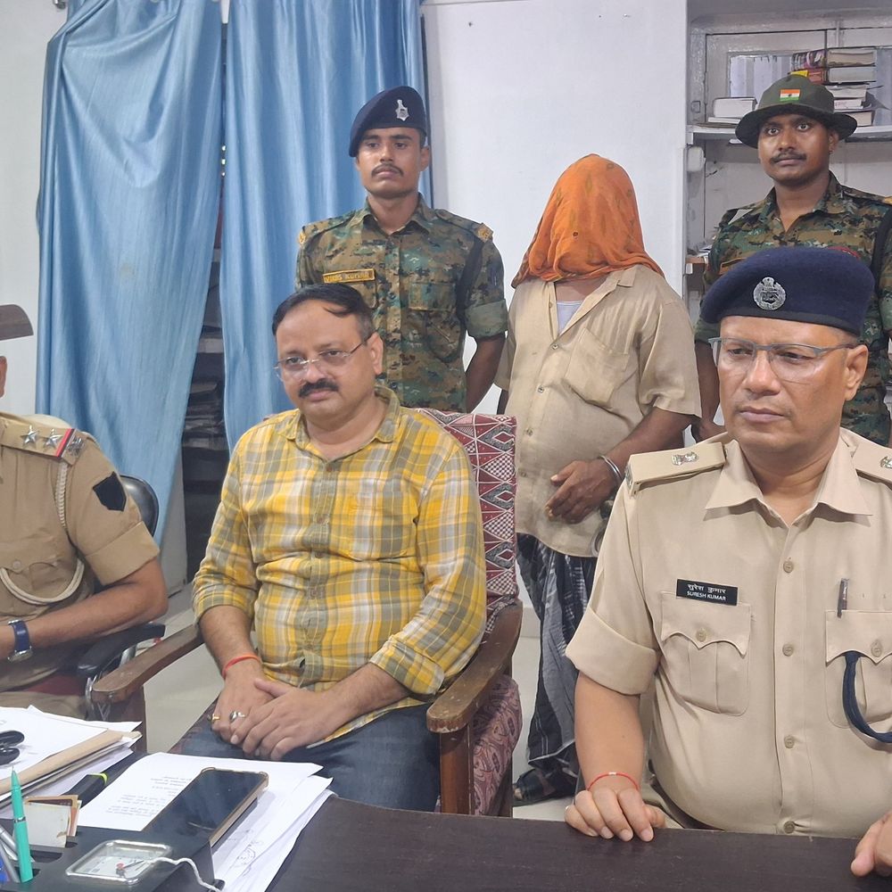 मुजफ्फरपुर में घर से 1.9 किलो गांजा मिला:पिता गिरफ्तार; बेटा फरार, 50-100 रुपये की पुड़िया बनाकर बेचने का खुलासा