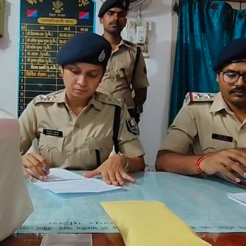 मुजफ्फरपुर में 185 ग्राम हेरोइन जैसा पदार्थ बरामद:3 ड्रग पेडलर गिरफ्तार; ट्रेन से आते, बाइक सवारों से लेते थे ड्रग्स, एक खेप पहुंचाने के ₹5 हजार