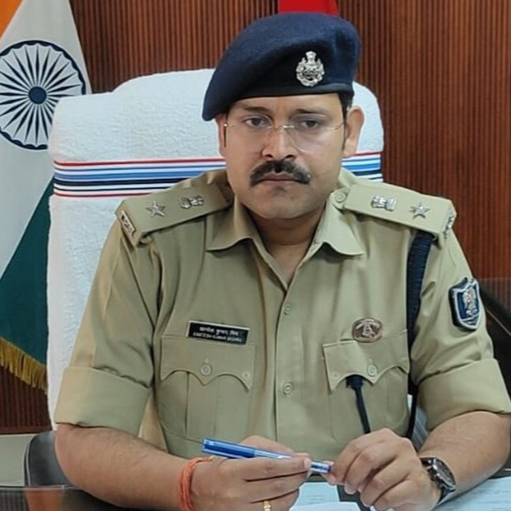 पारू और औराई थानेदार निलंबित, लापरवाही पर कार्रवाई:पारू में 15 दिन में दो आरोपी भागे, औराई में लूट को चोरी का केस बनाने का आरोप