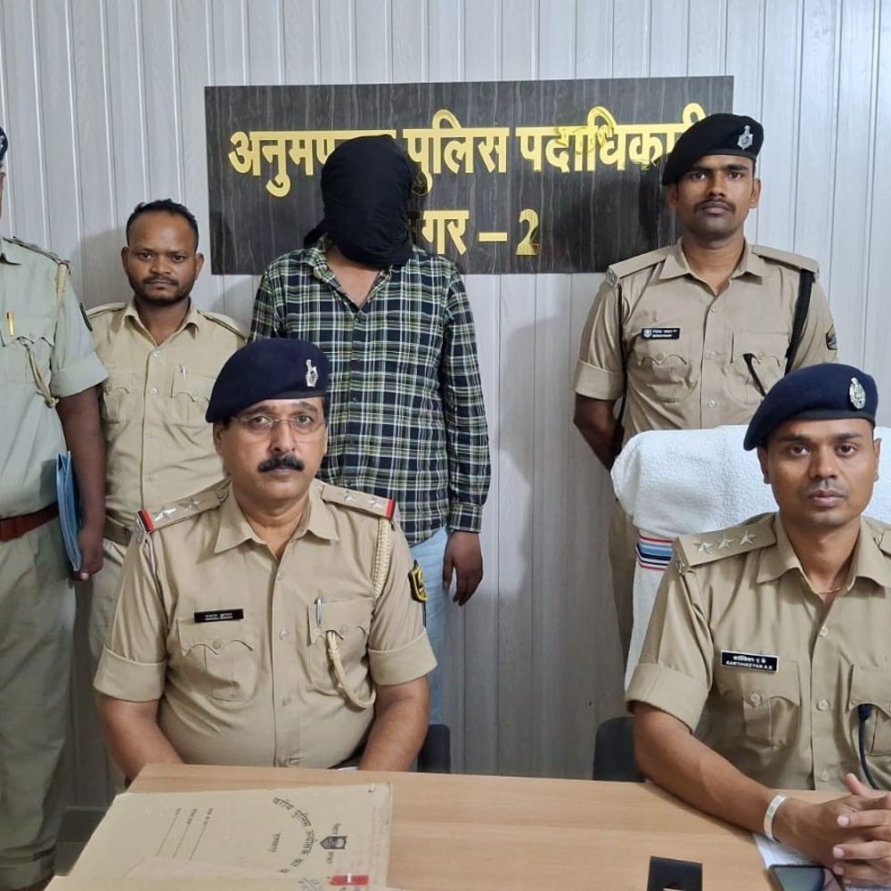 मुजफ्फरपुर में 50 लाख की शराब बरामद, तस्कर धराया:गरहा में ट्रक और 2 कार से मिली थी 5187 लीटर खेप, 5 थानों में दर्ज है 14 केस